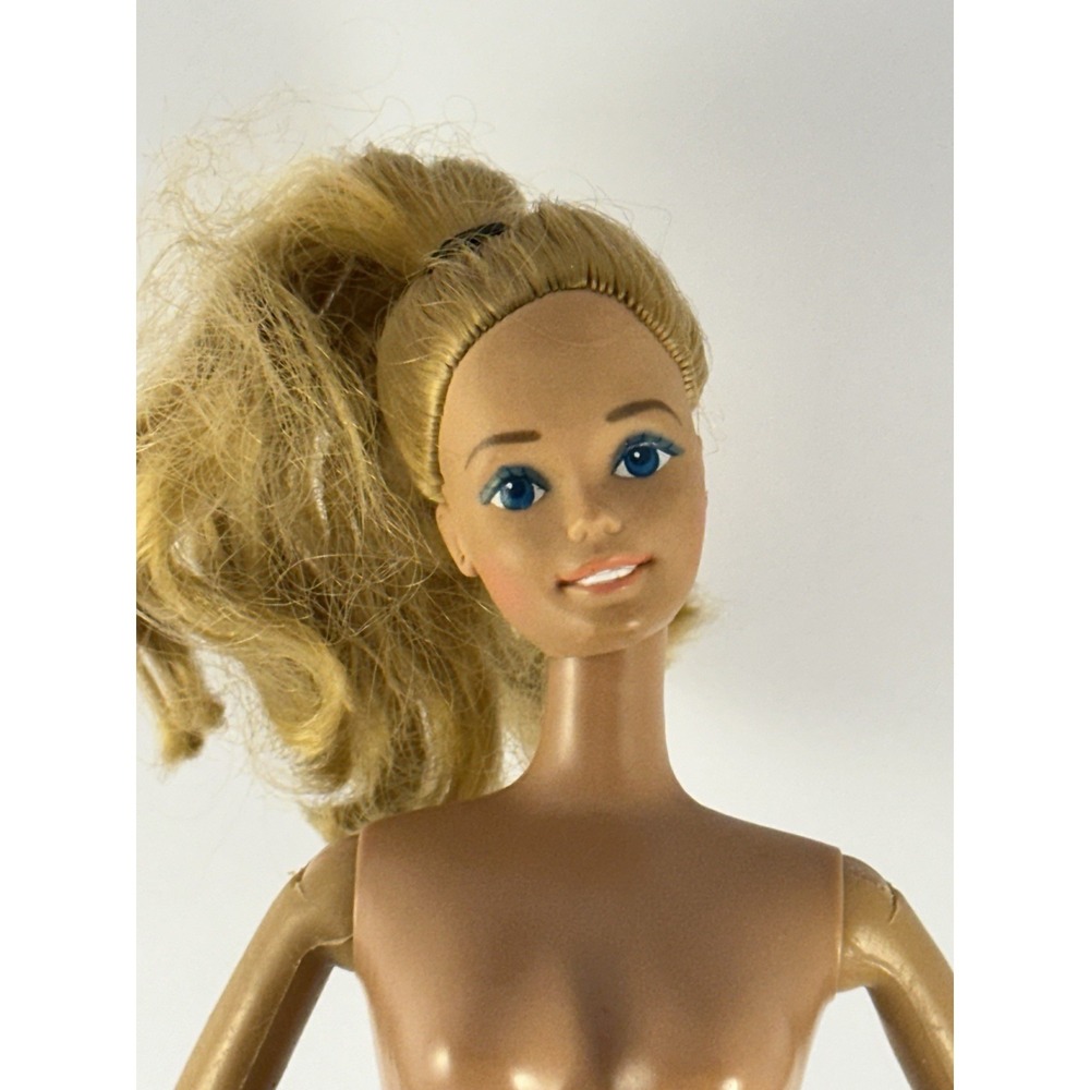 Vintage 1966 Mattel Barbie Doll Blonde Blue Eyes Twist and Turn No Clothes